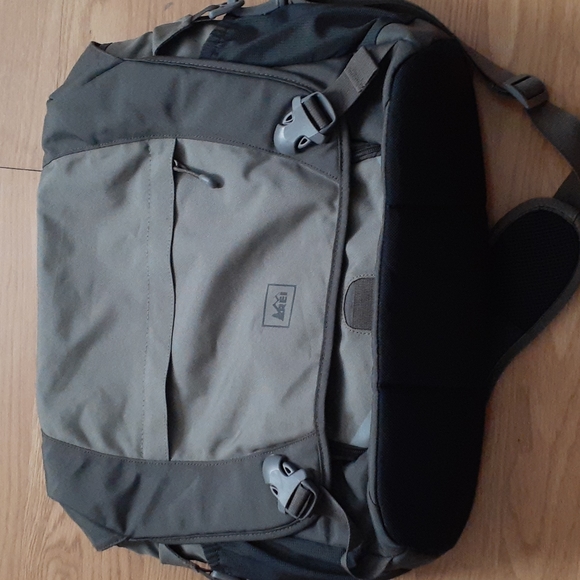 REI Bags Rei Coop Laptop Shoulder Messenger Bag Poshmark